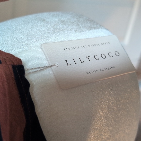 Lilycoco Black and Brown Striped Cropped Long Sleeve Top NWT - Picture 3 of 5